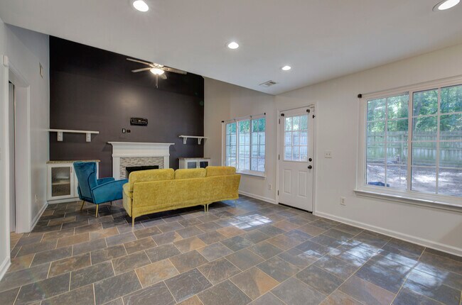 Building Photo - 7202 Cedar Forest Dr