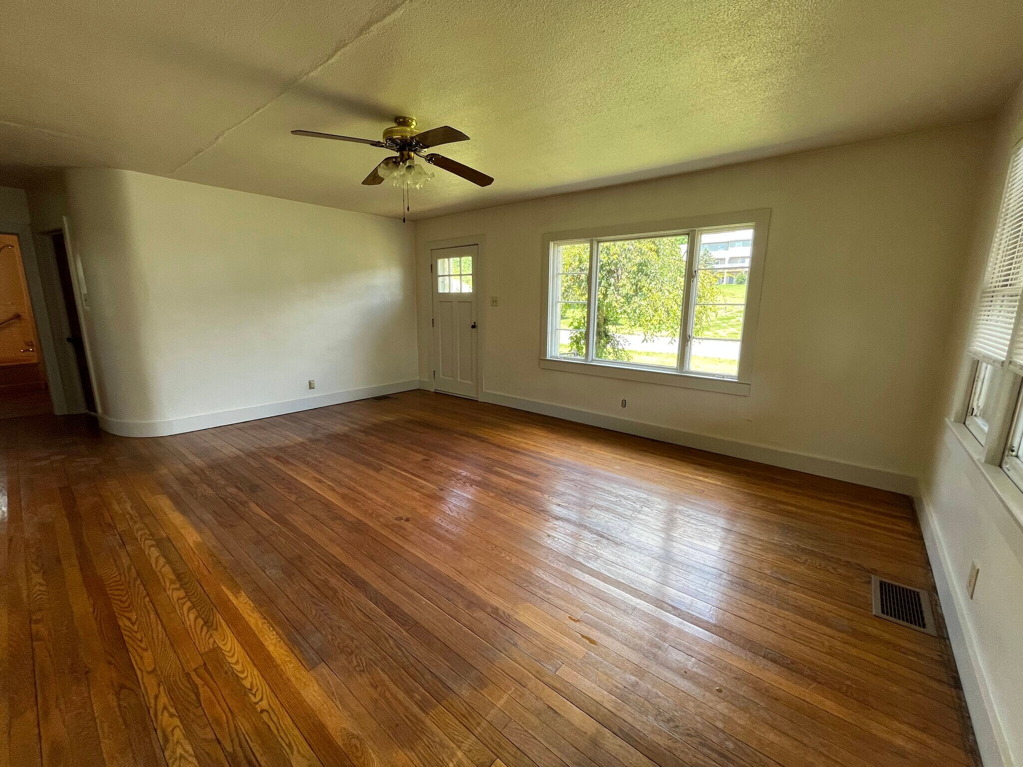 Building Photo - 916 High St