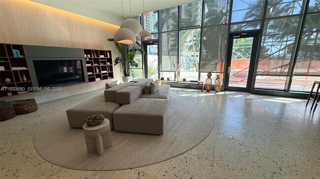 Building Photo - 460 NE 28th St