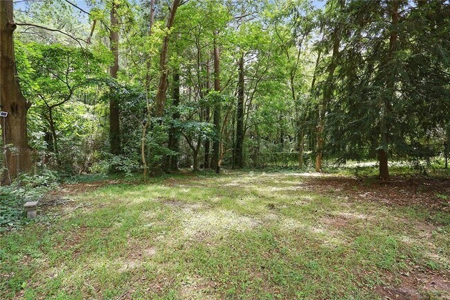 Building Photo - 1060 Regent St SW