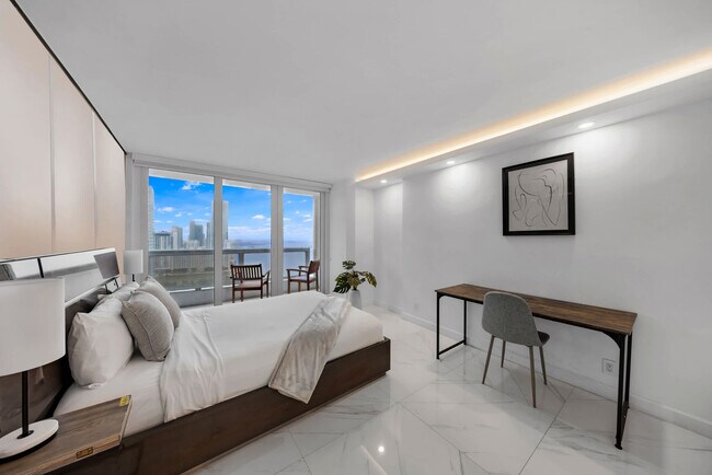 Building Photo - 1717 N Bayshore Dr