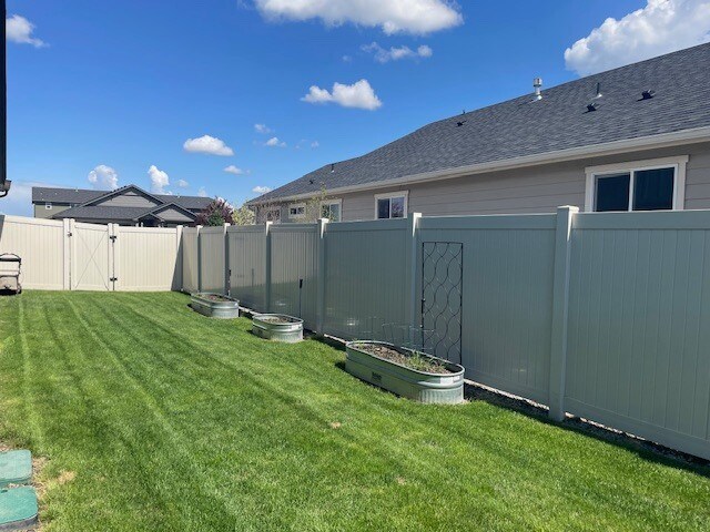 Backyard Garden Bedsl - 13555 N Telluride Loop