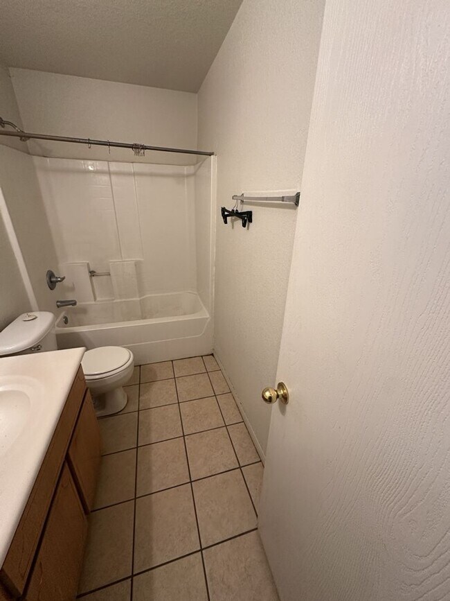 Building Photo - 403 Justin Ln