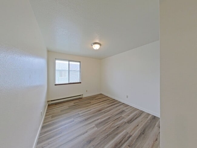 Building Photo - Comfortable 2 Bedroom Duplex with Garage ~ Albany