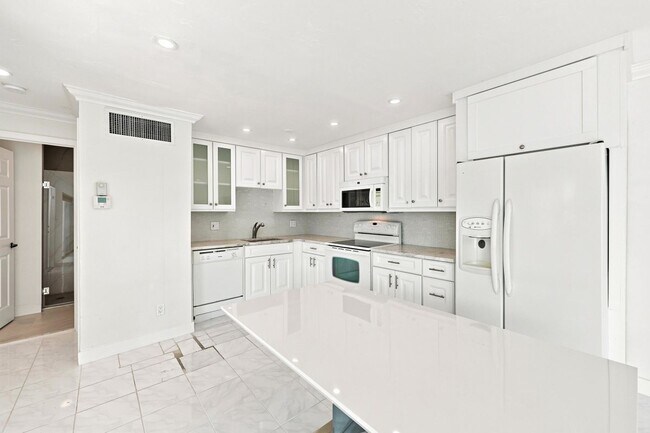 Building Photo - 126 West Ct