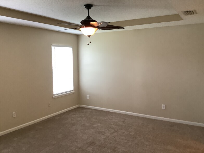Building Photo - 729 Porto Cristo Ave