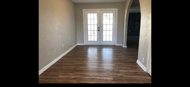 Building Photo - 404 E 47th St