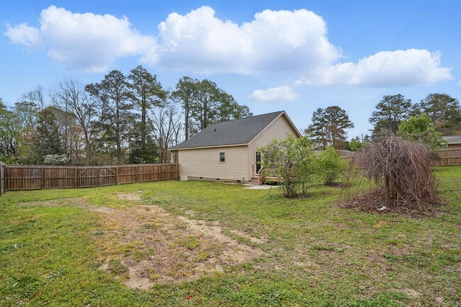 Building Photo - AVAILABLE NOW!  LIKE NEW! Cute One-Story R...
