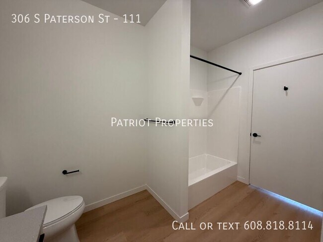 Building Photo - 306 S Paterson St