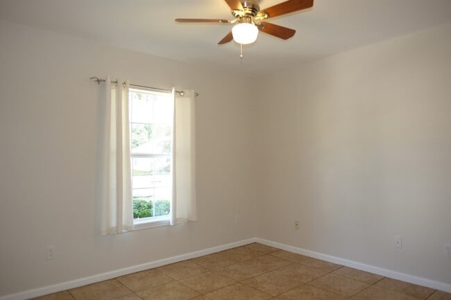 Building Photo - 96679 Commodore Point Dr