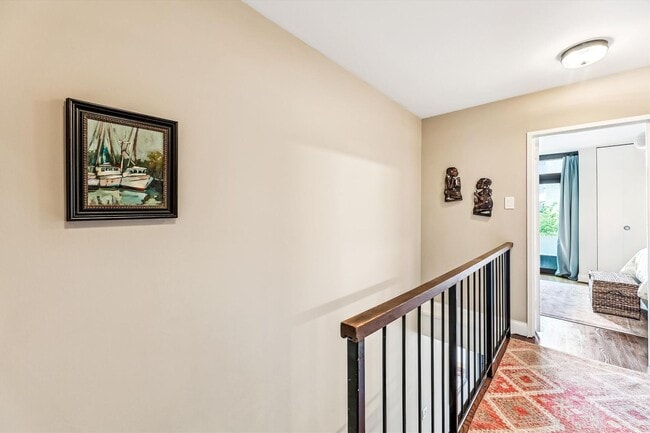Building Photo - Chic Two-Level Condo in Prime SW Waterfront Location