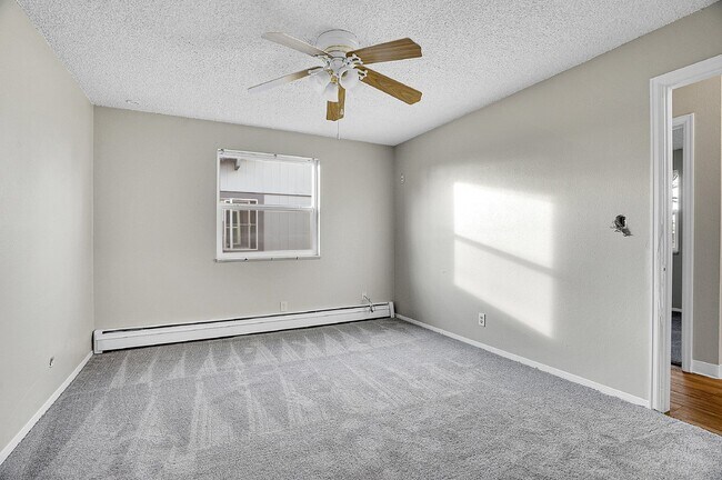 Building Photo - $1,395.00 - $500 OFF First Month's Rent - ...