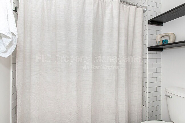 Building Photo - 3415 N Broadway