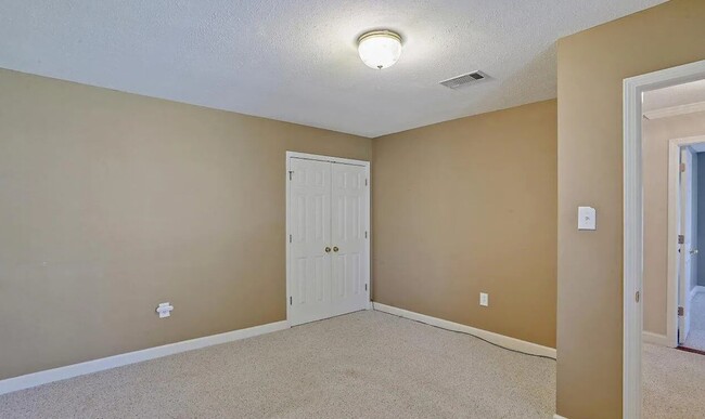 Building Photo - 151 Armonde Ct
