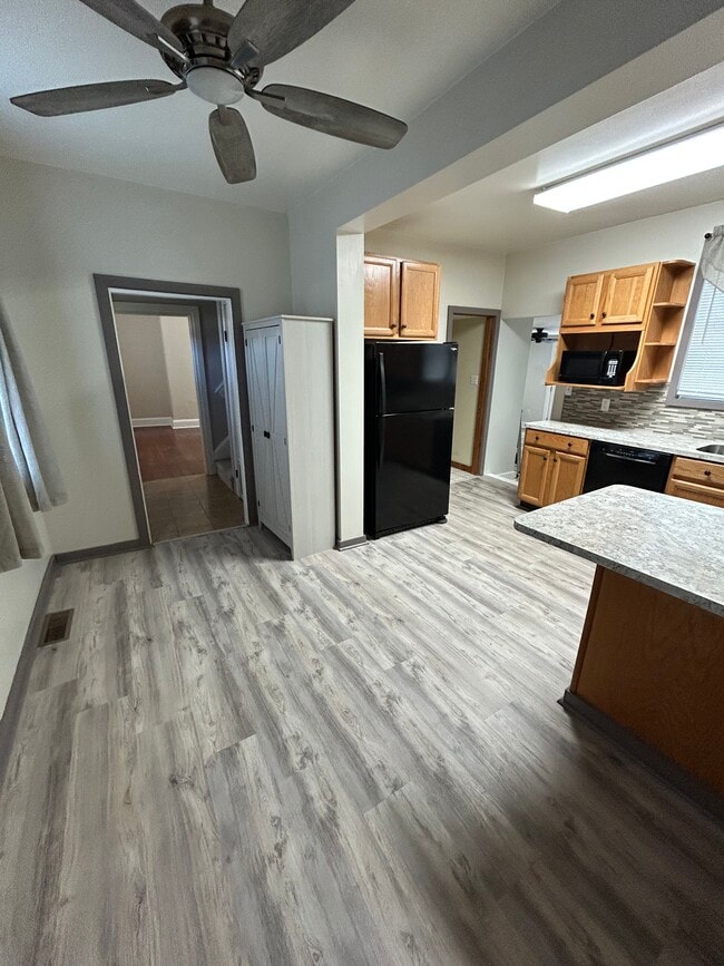 Building Photo - 1284 S Bay Rd