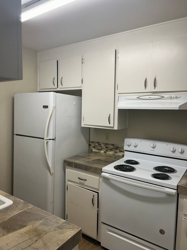 Building Photo - Lovely 2 bedroom 1 bath condo #1 unit
