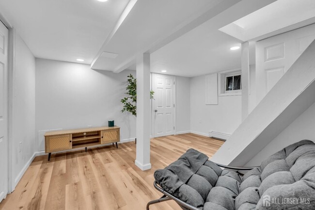 Building Photo - 36 Landvale Rd