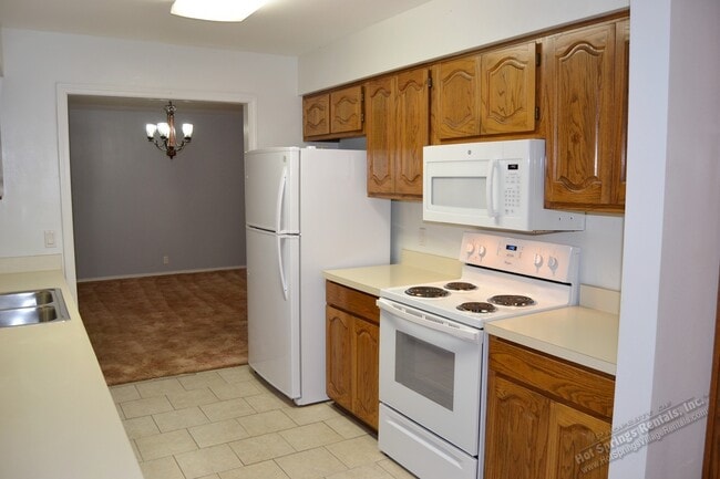 Building Photo - West Garea Area | Home | Unfurnished