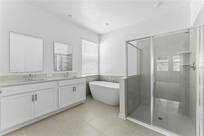 Building Photo - 2035 Rider Rain Ln
