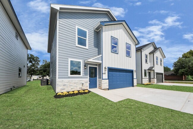 Building Photo - 406 N 4th St