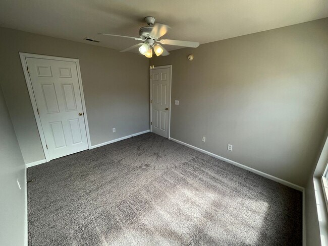 Building Photo - 5324 Glen Canyon Rd