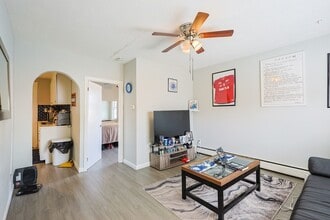 Building Photo - 104 Oak St