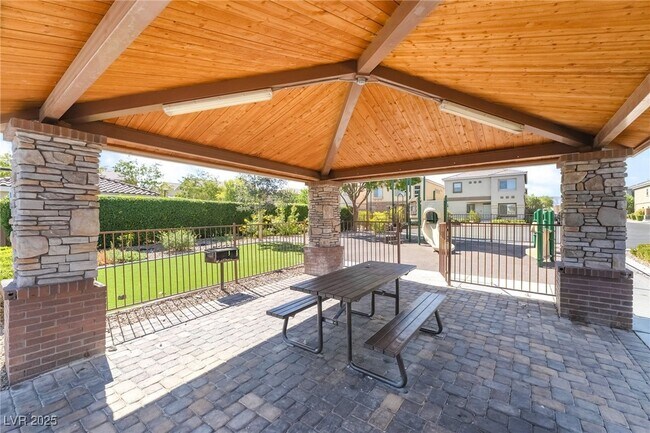 Building Photo - 9614 Vega Carpio Ave