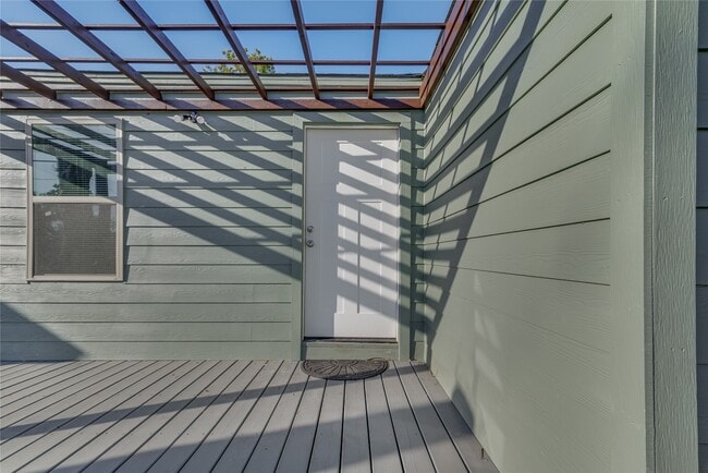 Building Photo - 6603 Victoria St