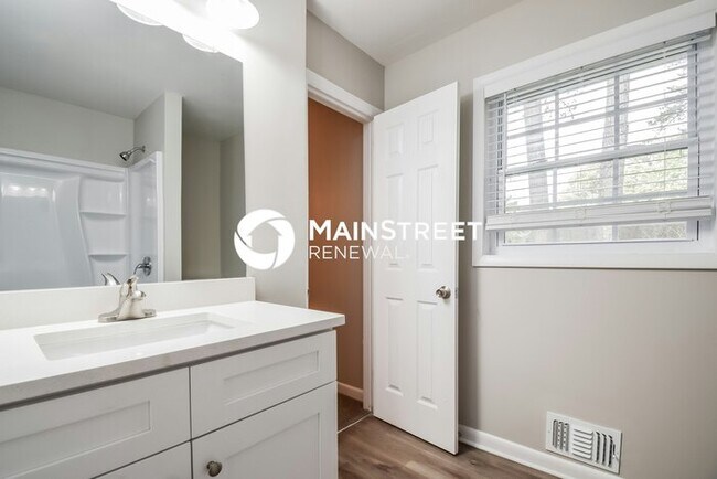 Building Photo - 4 Bedroom Pet-Friendly Home in Decatur, GA with Main Street Renewal