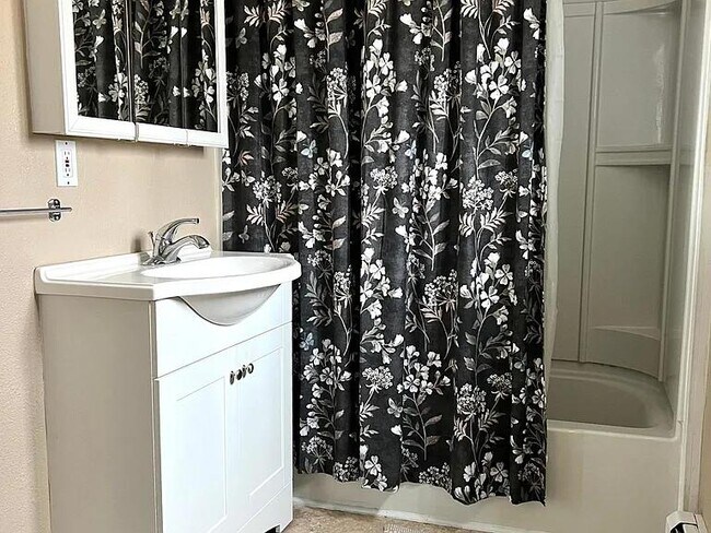 Building Photo - 819 N 5th St