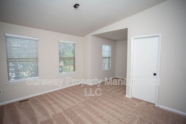 Building Photo - 137 Brent Ct