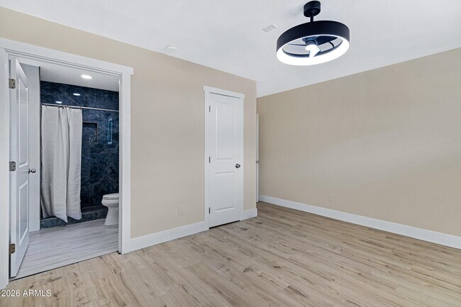 Building Photo - 3921 S Kenneth Pl