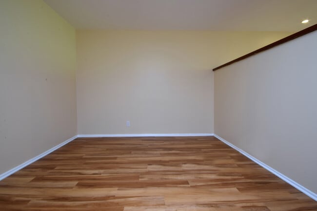 Building Photo - Luxurious 1+bdr, 1bath condo in prime Sher...