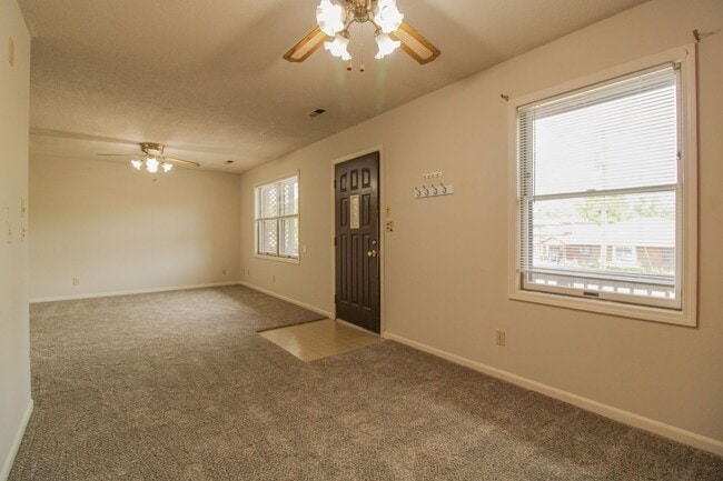 Building Photo - 1812 Sunrise Dr