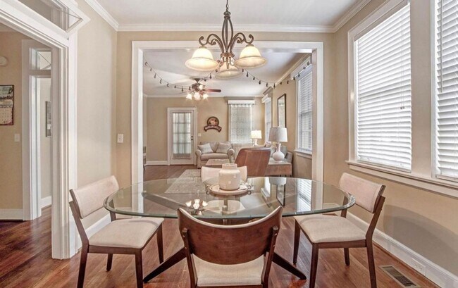 Building Photo - Wales Garden- Fully Furnished Unit