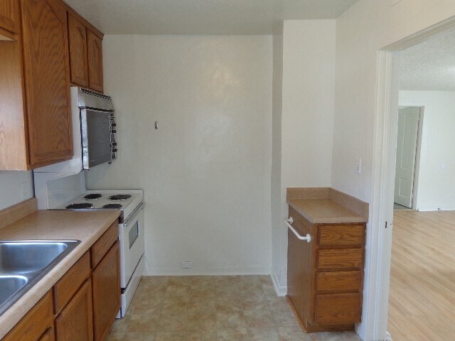 Building Photo - 94 W 250 N