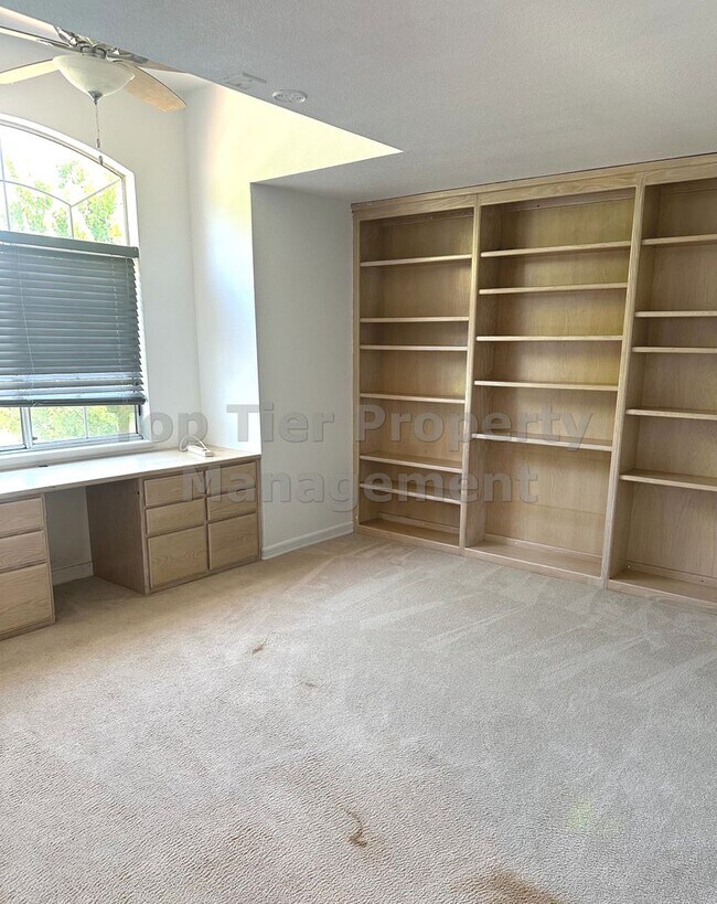 Building Photo - Beautiful 3 Bed / 2.5 Bath / 2,211 Sqft Sa...