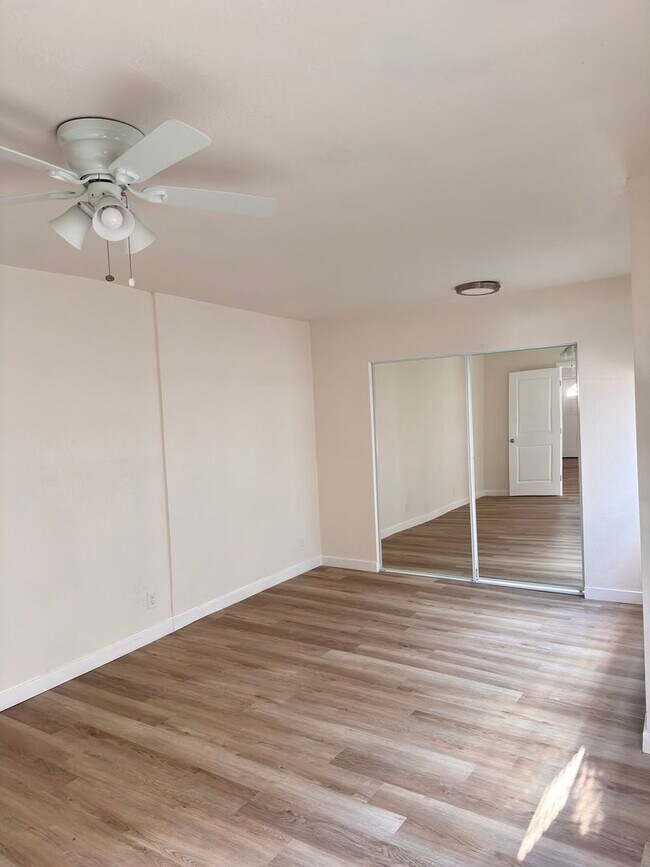 Building Photo - 1060 McFarland Ave