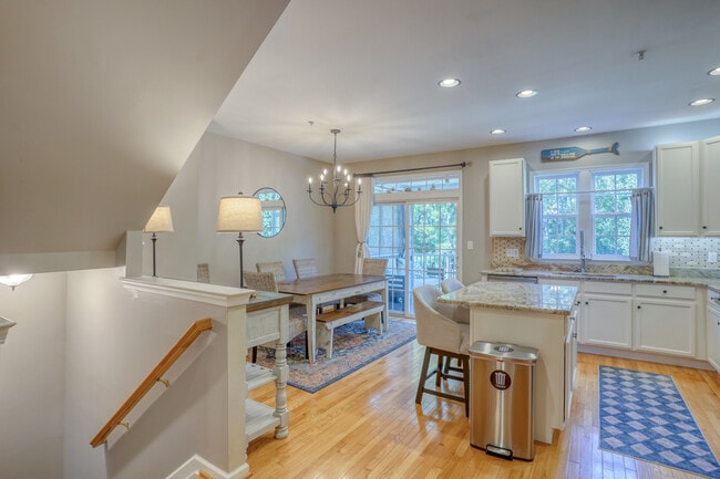 Building Photo - Fairfield Townhome