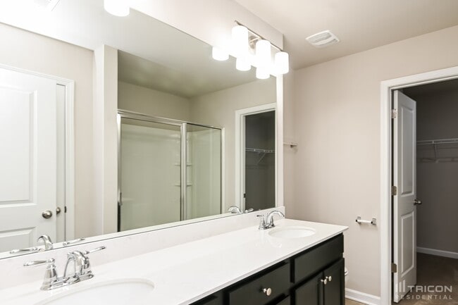 Building Photo - 139 Spring Knoll Dr