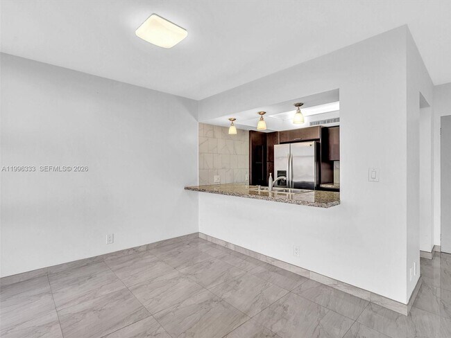 Building Photo - 20301 W Country Club Dr