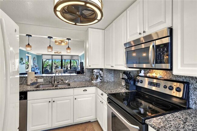 Building Photo - 10680 S Ocean Dr