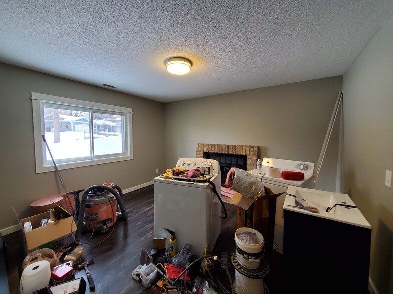 Lower level family room. - 2525 Cedar Hills Drive