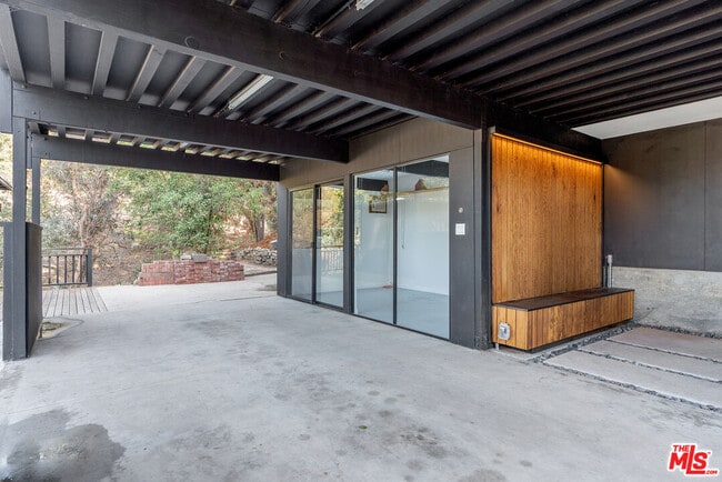 Building Photo - 1404 Oak Grove Dr