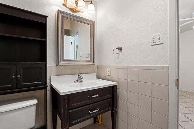 Building Photo - 1600 Sumac Dr