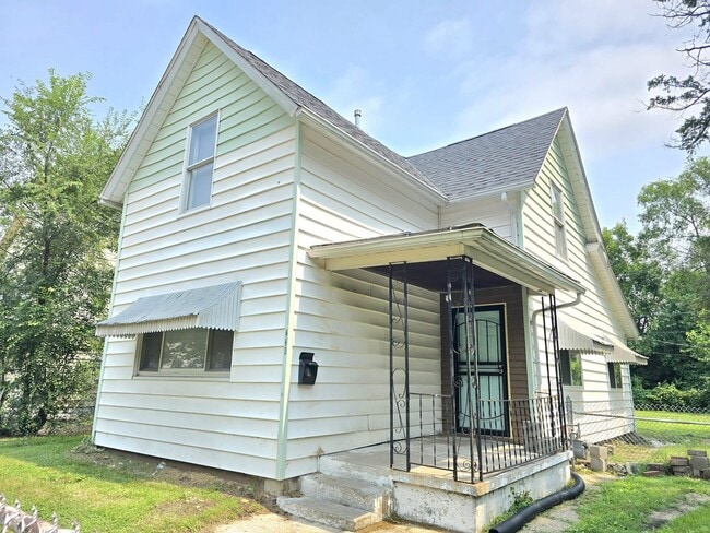 Building Photo - 234 Studebaker St