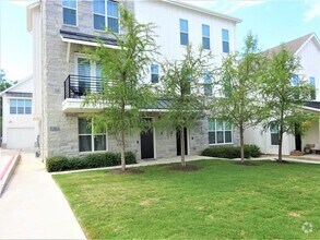 Building Photo - Gorgeous Condo in Desirable East Austin Lo...