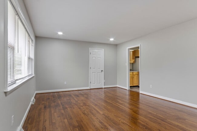 Building Photo - Williamsburg VA 3BR Rental – Updated Home with Granite Kitchen, Bonus Room & Fenced Backyard