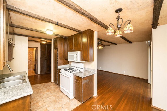 Building Photo - 1534 Buena Vista
