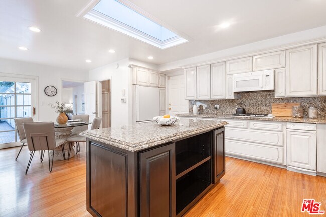 Building Photo - 1148 Coldwater Canyon Dr